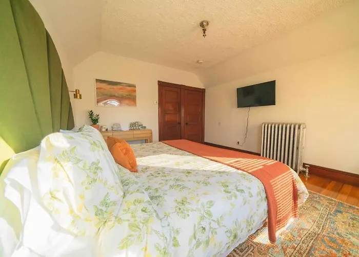 Eclectic 1Br, 10 Min-Boston,Near Public Transport